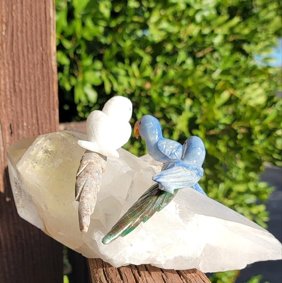 NEW BLUE CACITE AND QUARTZ BIRDS ON CLEAR QUARTZ CLUSTER - Picture 3 of 7